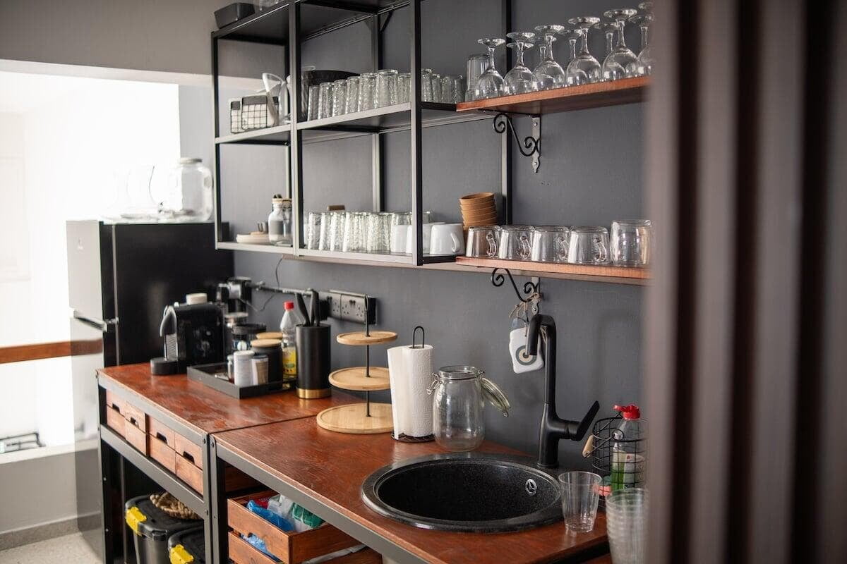 MINDZ Flex desks with monitors